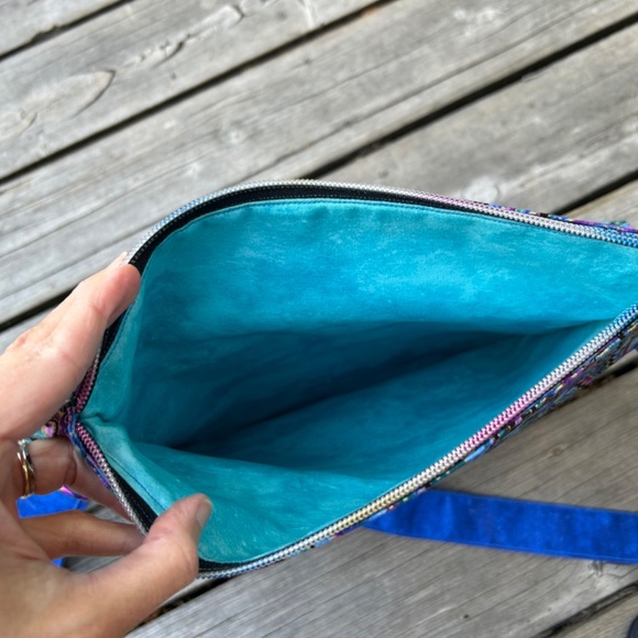 Quilted Messenger Bag - Picture 4 of 11